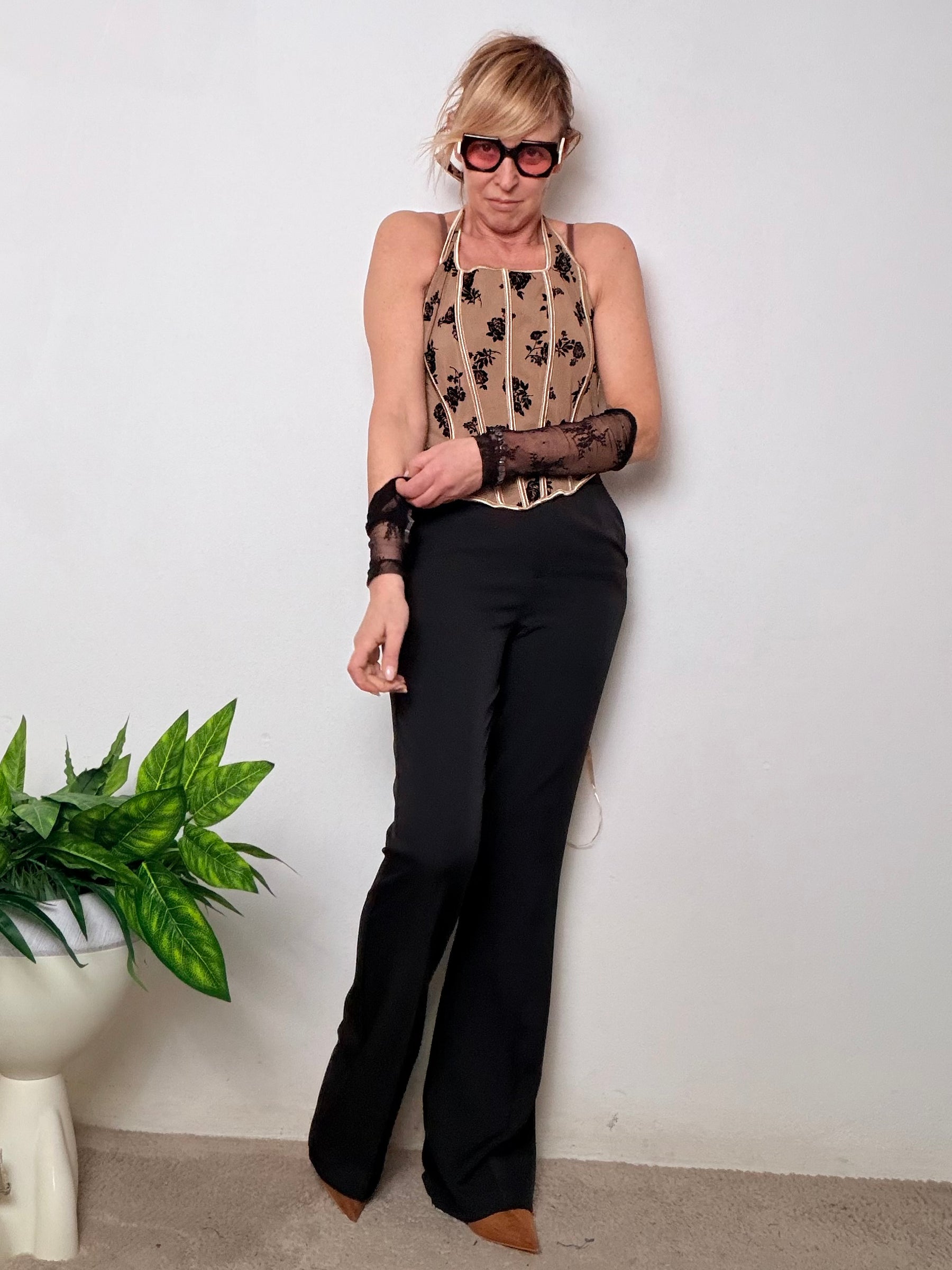 Pantalone nero a zampa