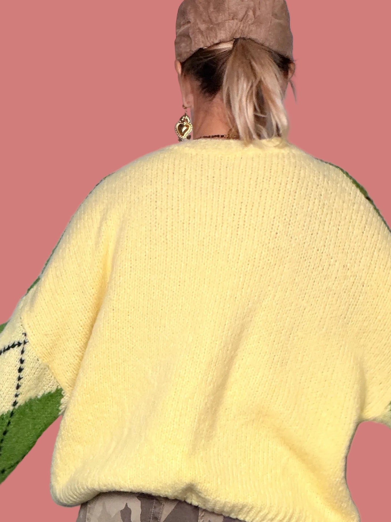 Vestibilità ampia della maglia da donna a rombi verde e panna