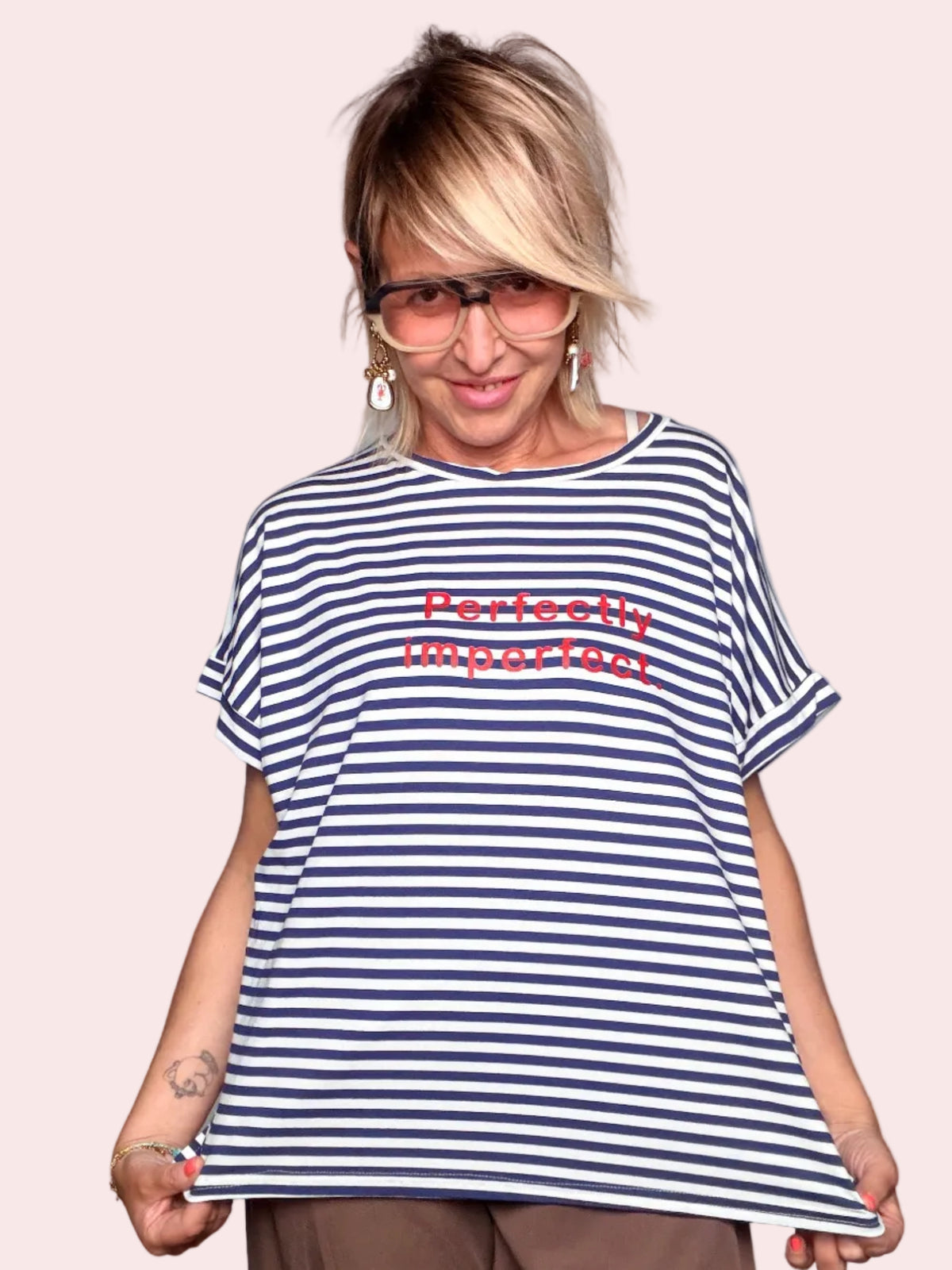 T-shirt Oversize a Righe con Stampa "Perfectly Imperfect"