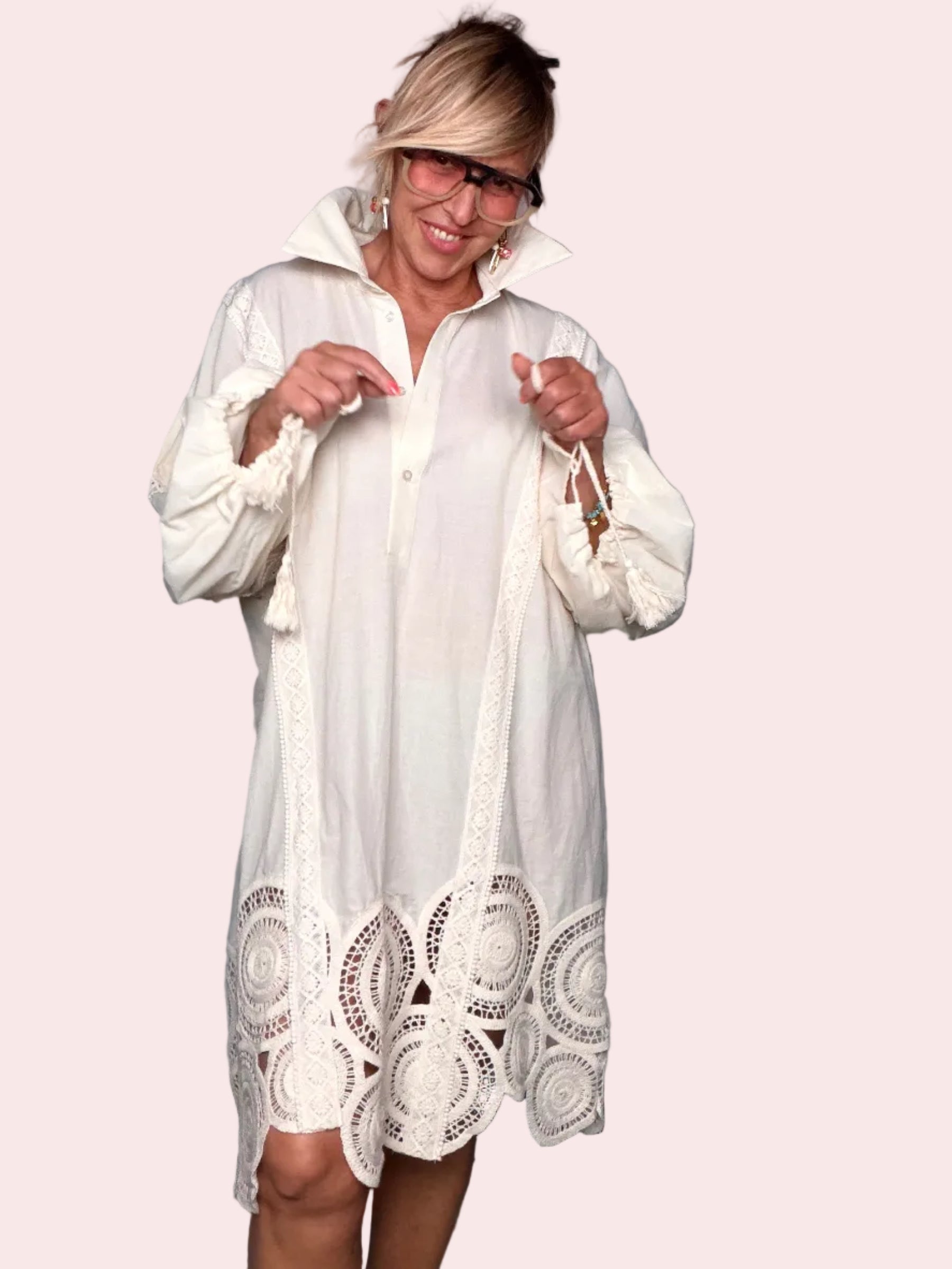 Abito Chemisier Oversize Bianco Panna con Bordo Pizzo Crochet e Maniche a Palloncino (Copia)
