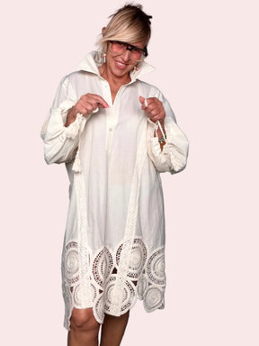 Abito Chemisier Oversize Bianco Panna con Bordo Pizzo Crochet e Maniche a Palloncino (Copia)