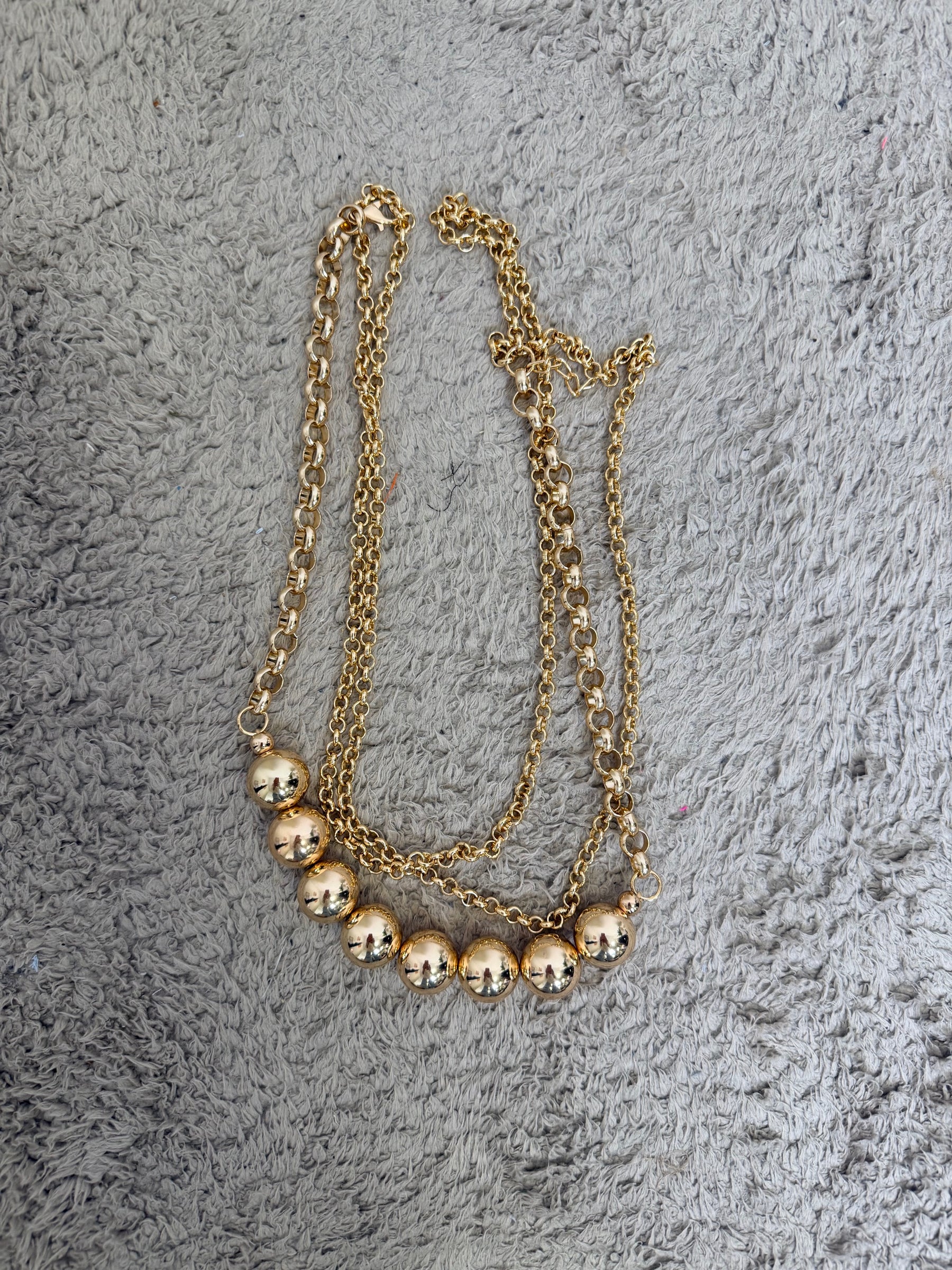 Collana a catena con sfere dorate