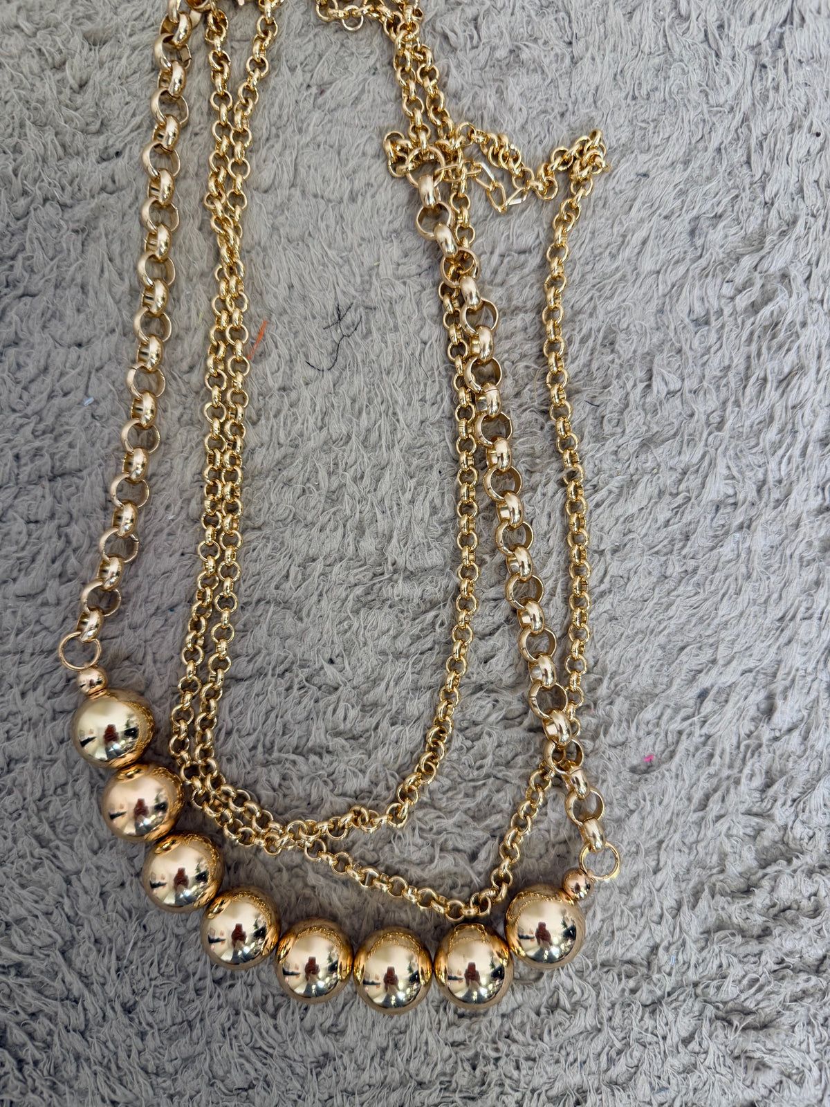 Collana a catena con sfere dorate