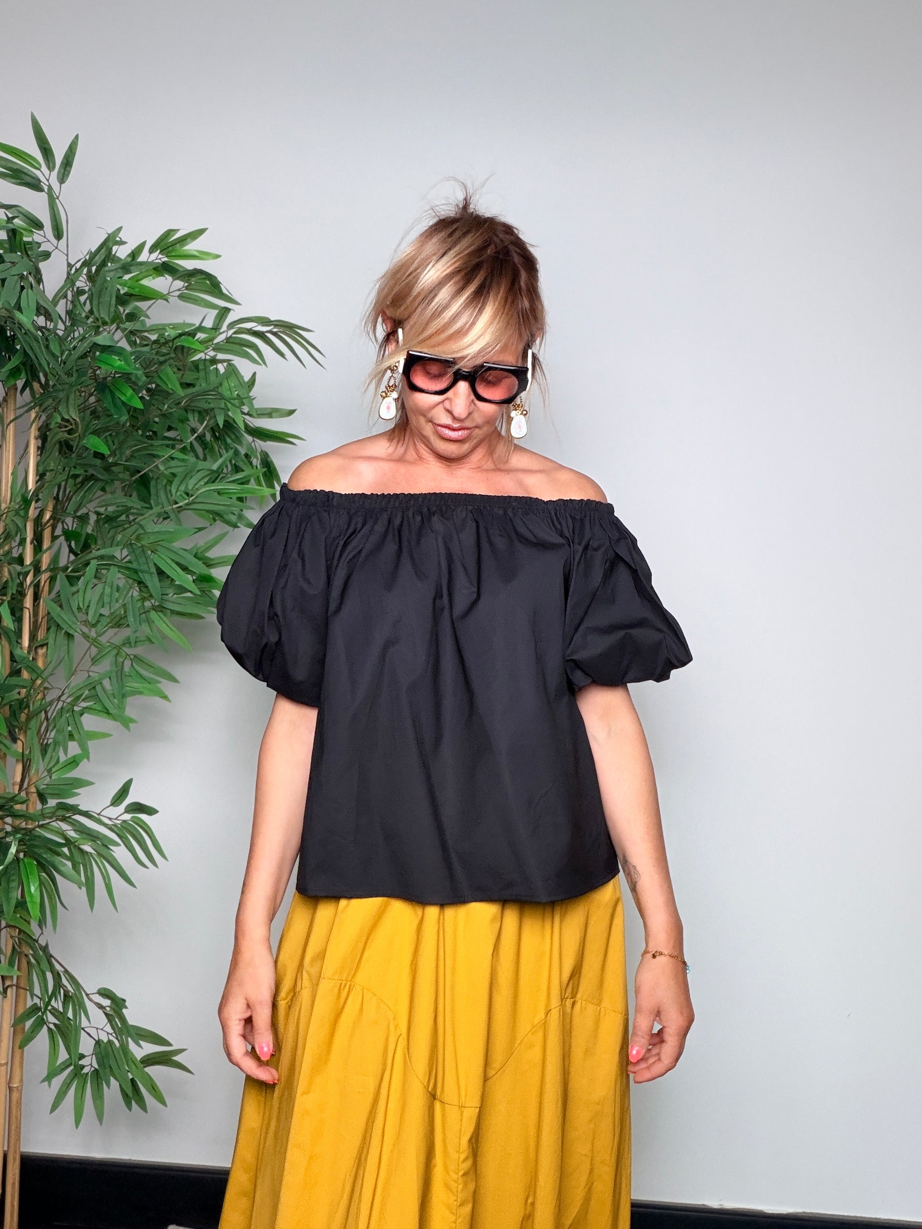 Camicia Off-Shoulder Ocra – Maniche a Palloncino