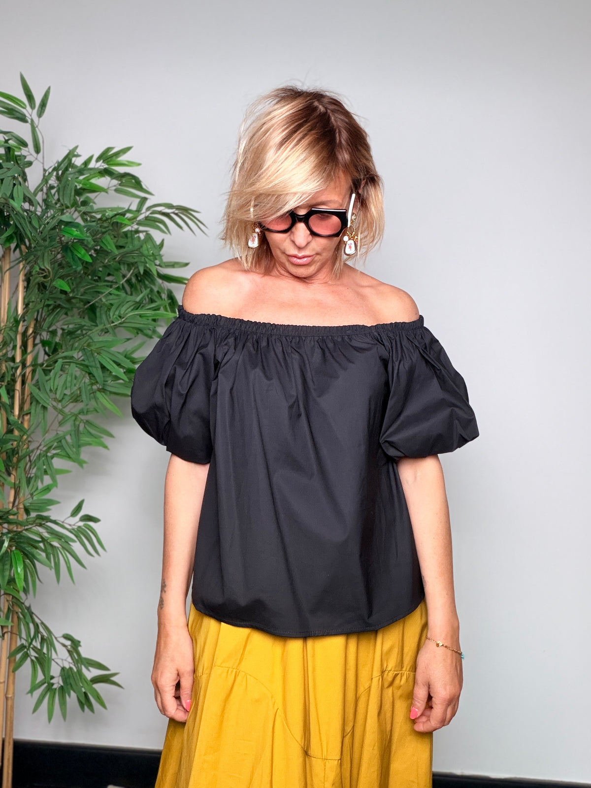 Camicia Off-Shoulder Ocra – Maniche a Palloncino