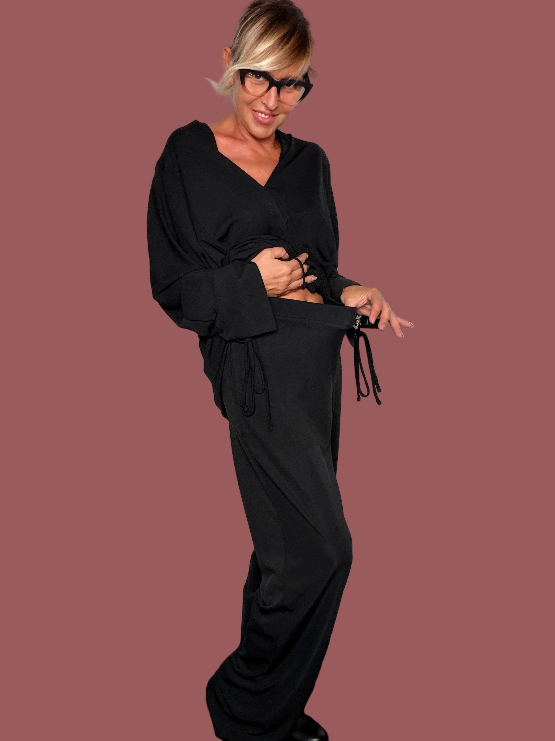Pantalone Fluido Nero con elastico in Vita e Gamba Larga
