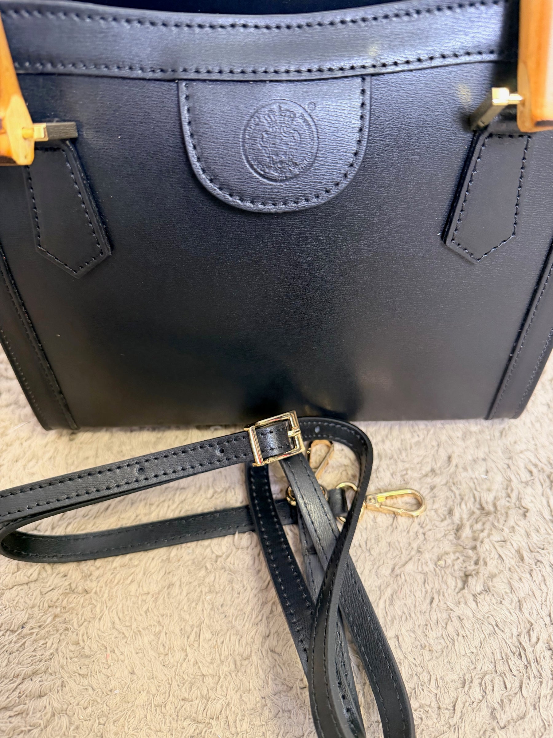 Borsa in Pelle con Manico Bamboo – Eleganza Decisa