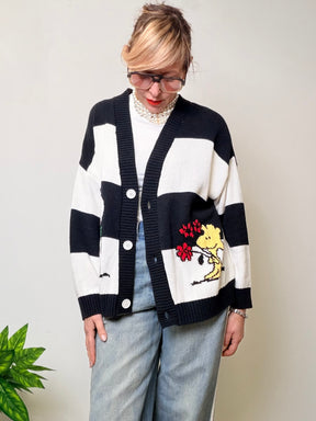 Cardigan Over a Righe con Snoopy – Cozy Chic con Personalità