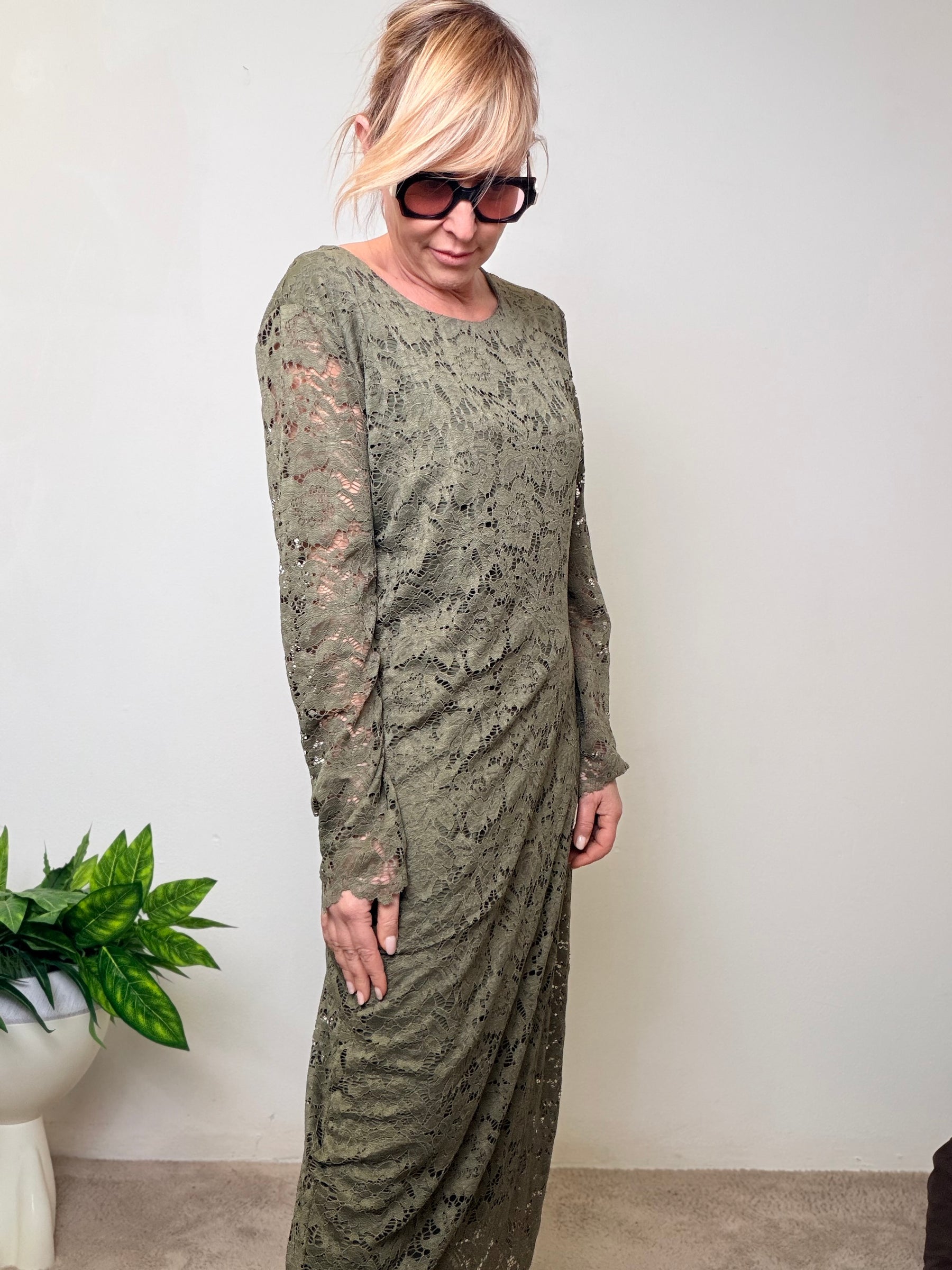 Abito Lungo Verde Militare con Stampa Effetto Pizzo