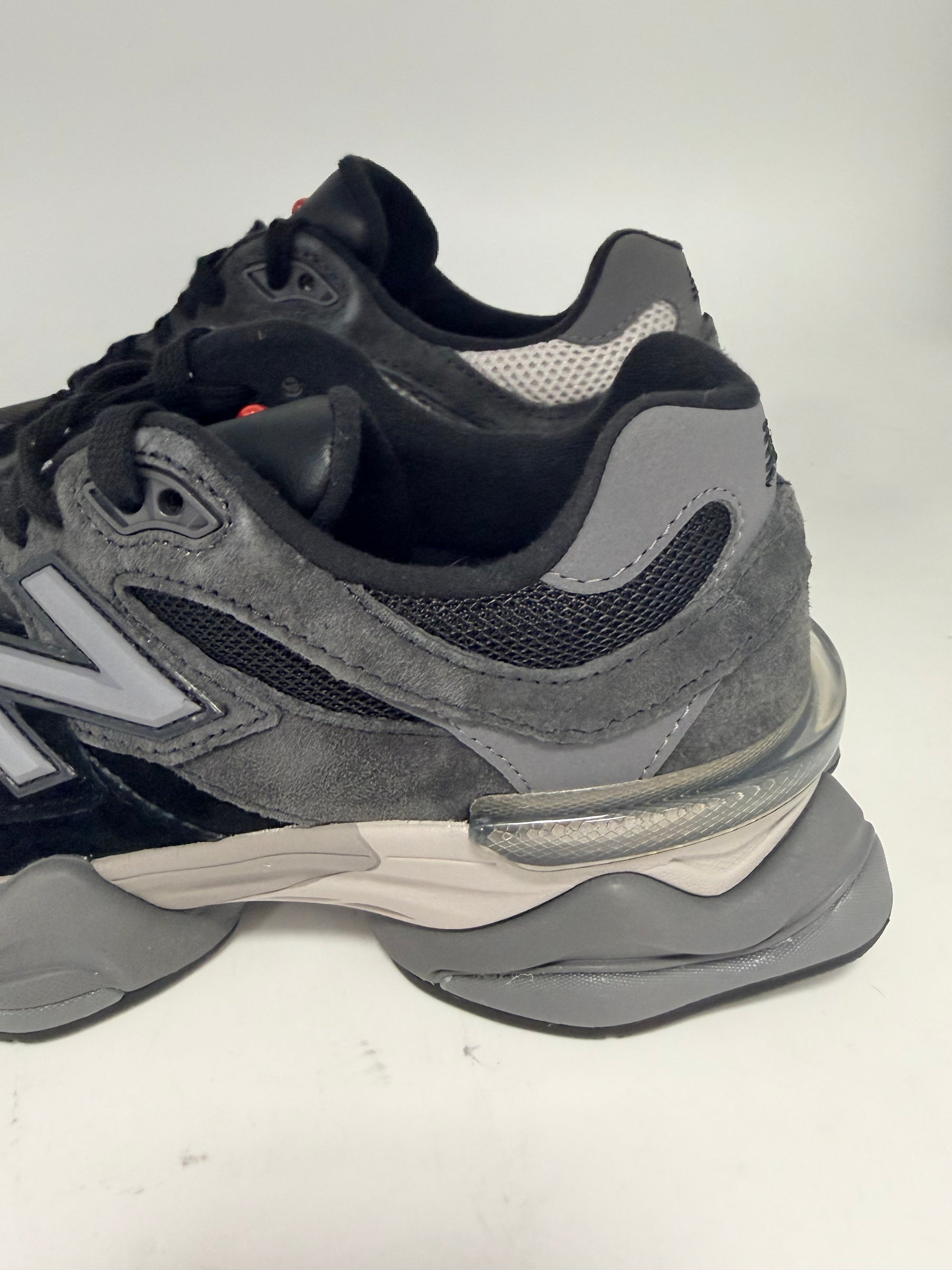 New Balance 9060 Sneakers Nere e Grigie Chunky