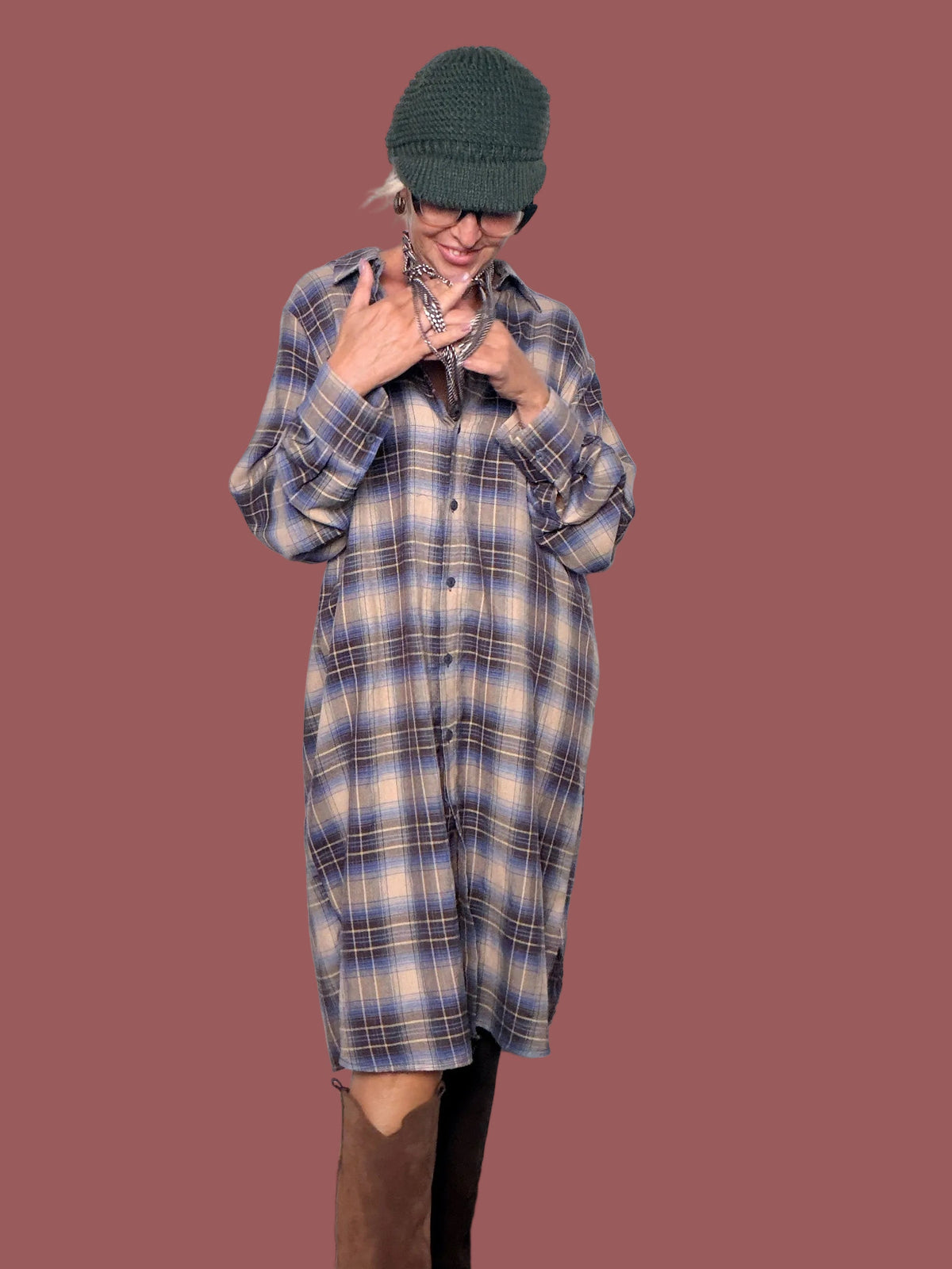 Abito camicia a quadri con linea morbida e gonna leggermente svasata