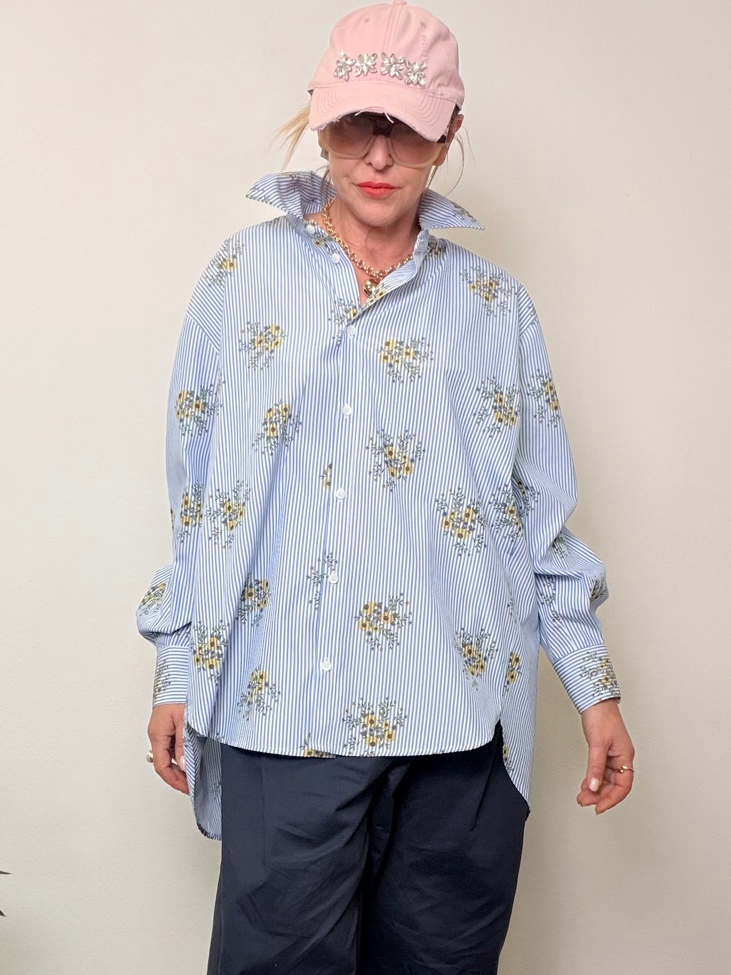 Camicia Oversize a Righe con Ricami Floreali