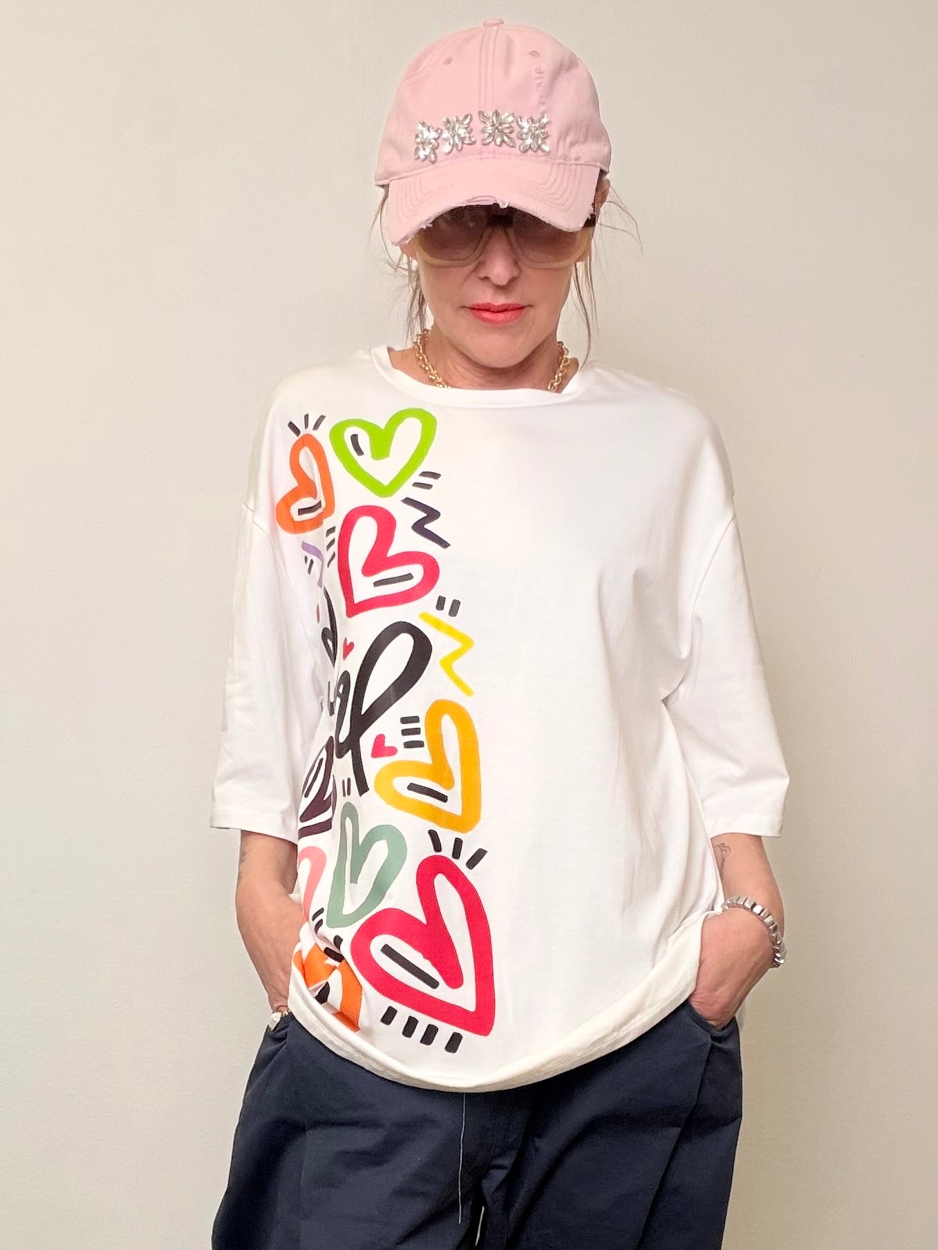 T-shirt Oversize Bianca con Stampa Cuori Multicolor