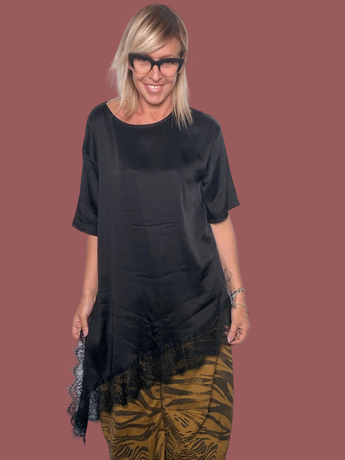Maxi T-shirt Effetto Satinato con Orlo in Pizzo Female