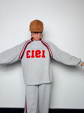 Felpa oversize con bande a contrasto e patch