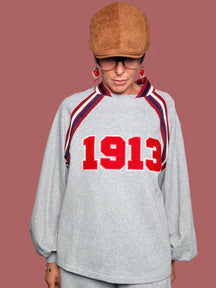 Felpa oversize con bande a contrasto e patch
