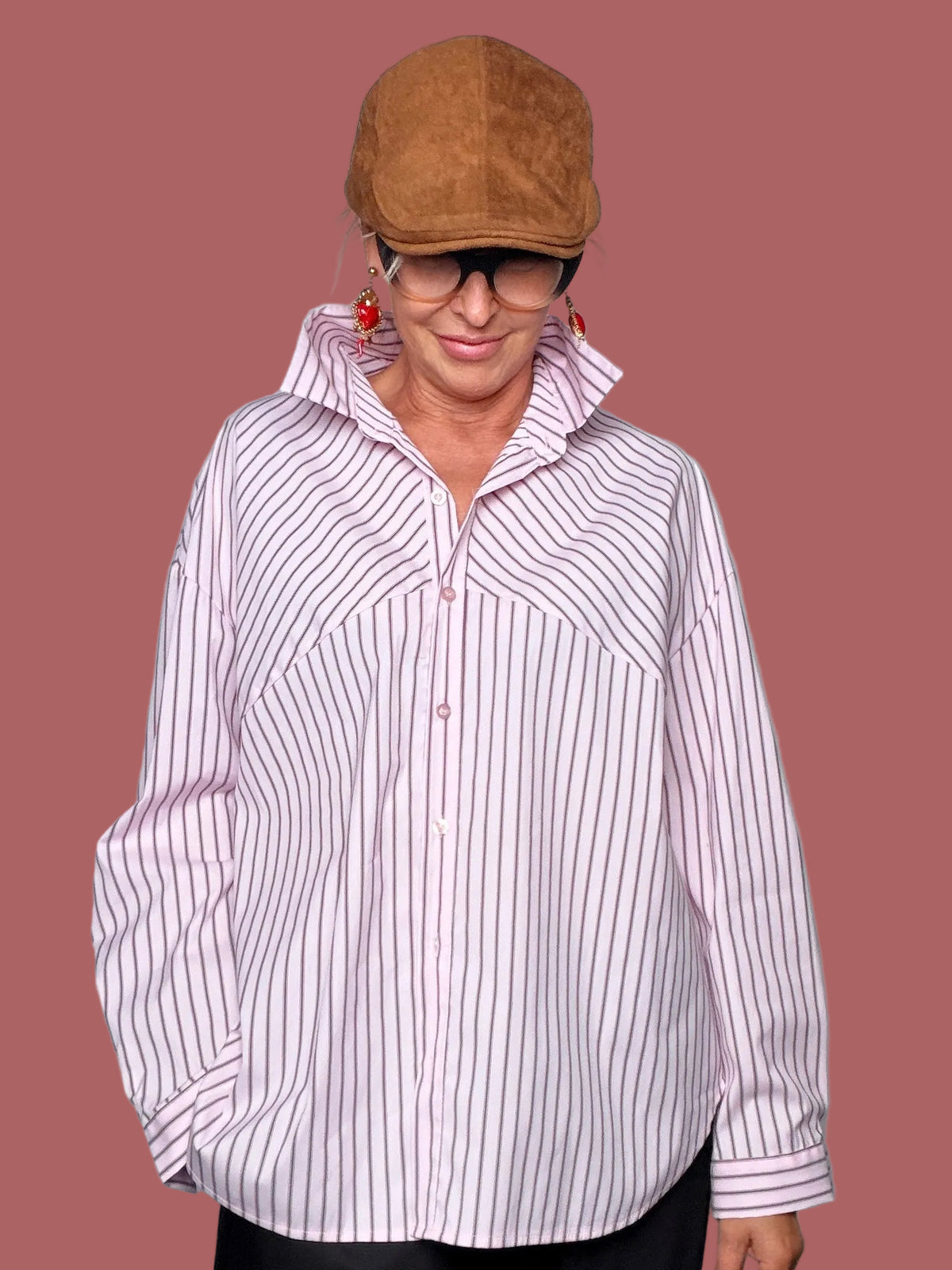 Camicia a righe con carré geometrico