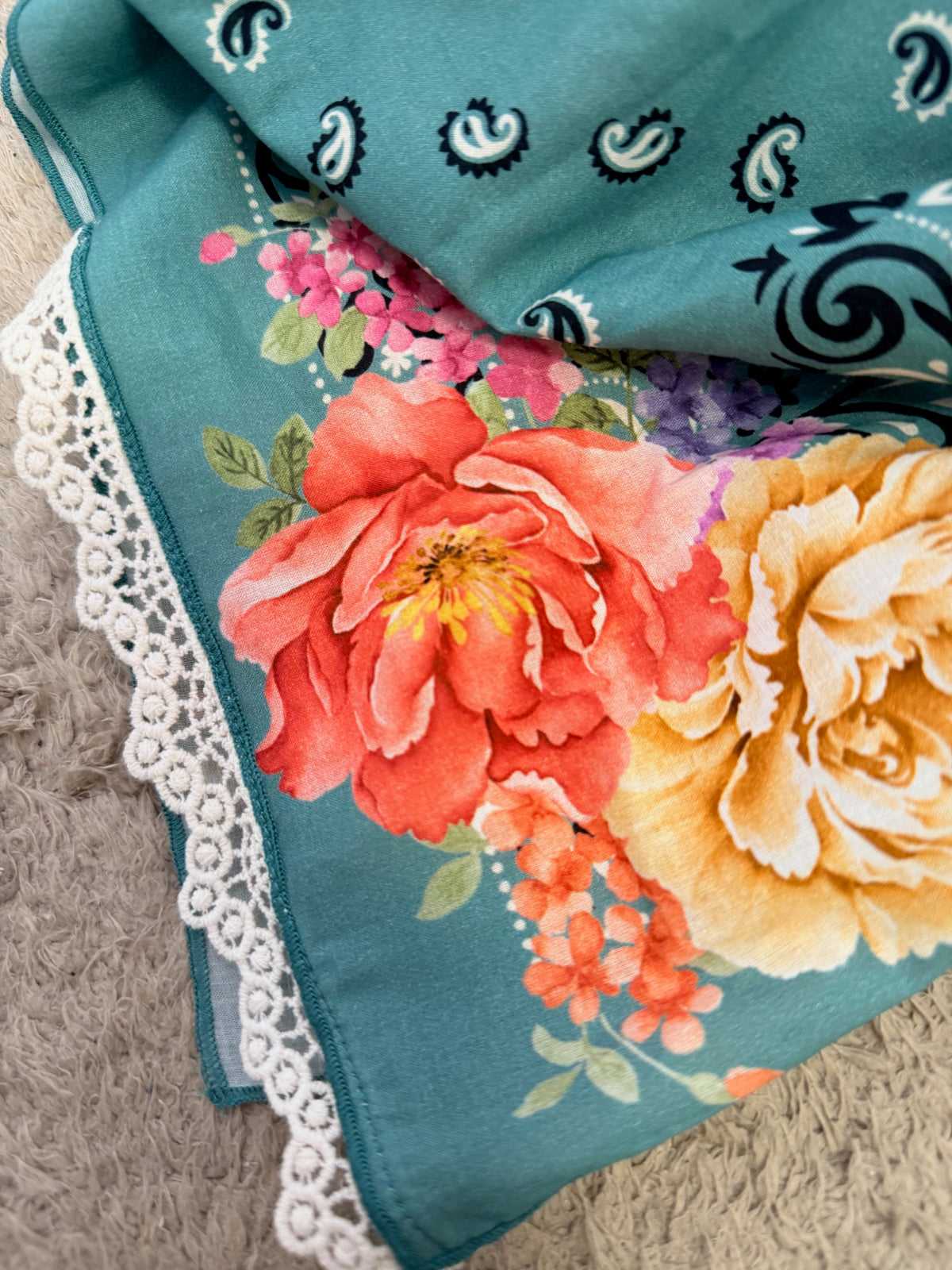 Bandana in cotone con stampa paisley e bordo