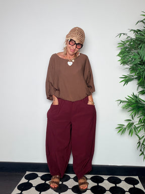 Pantalone Baggy Bengalina con Pince — Bordeaux / Nero