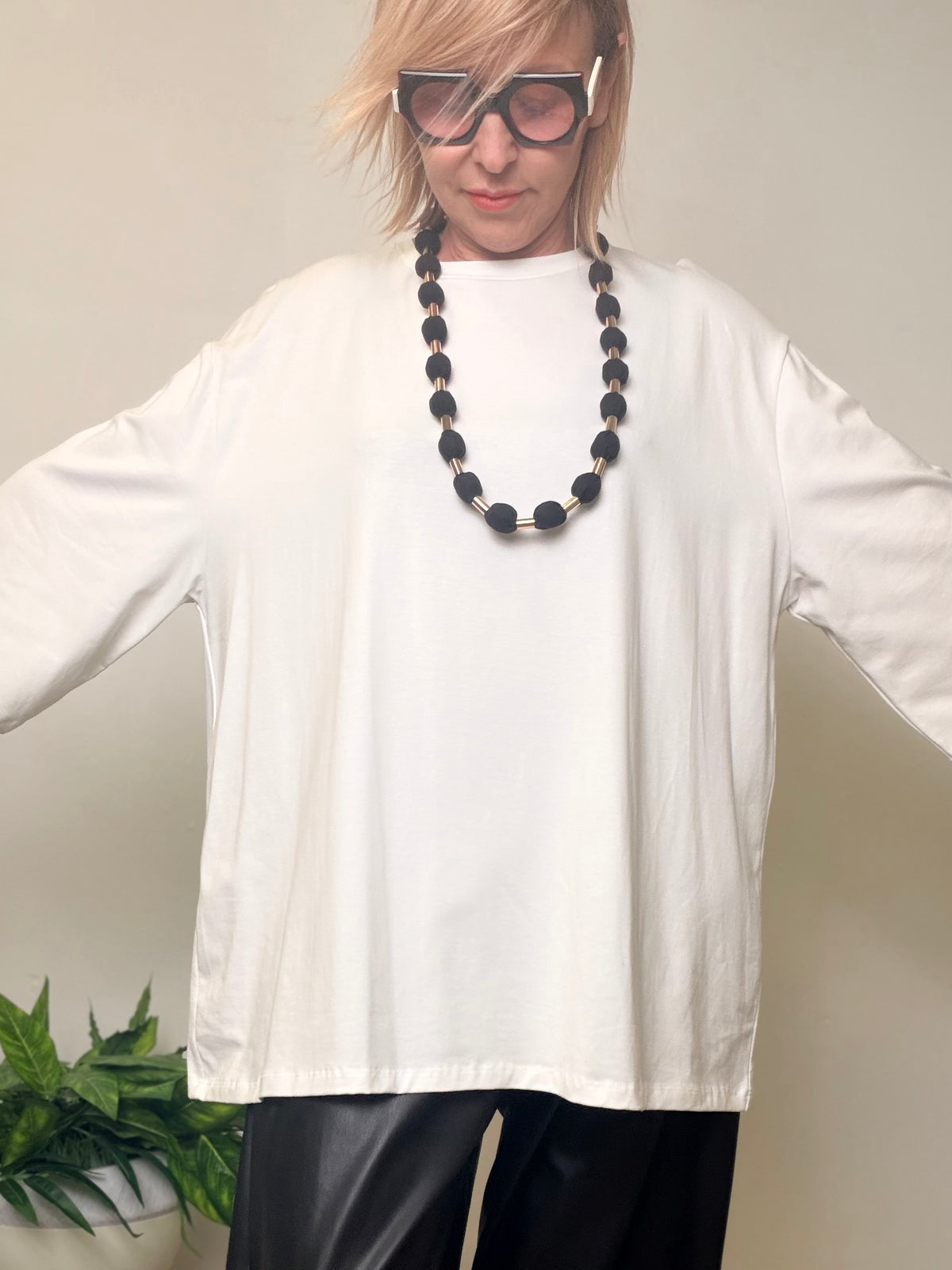 Maxi t-shirt oversize bianca con girocollo