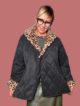 Giacca trapuntata con collo in eco-pelliccia leopardata Flo&Poi