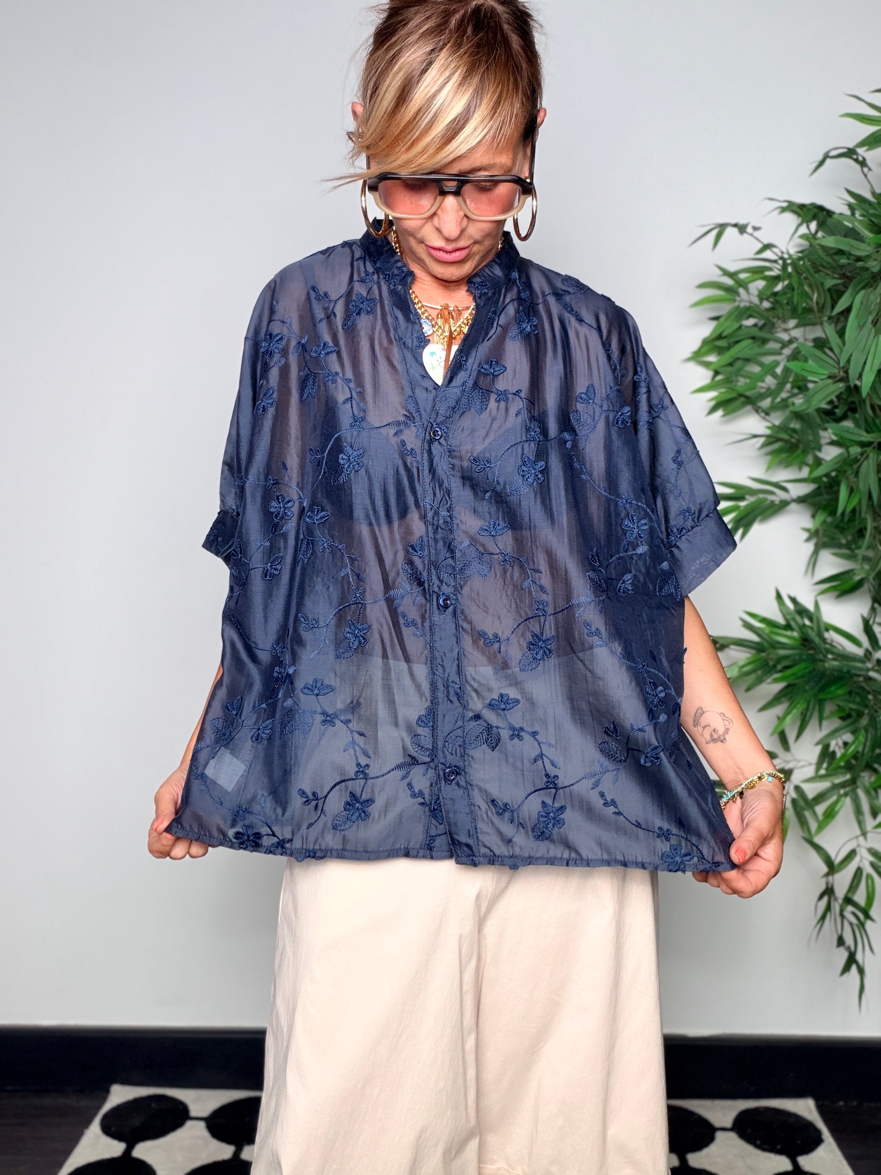 Camicia Oversize Ricamata — Organza Floreale