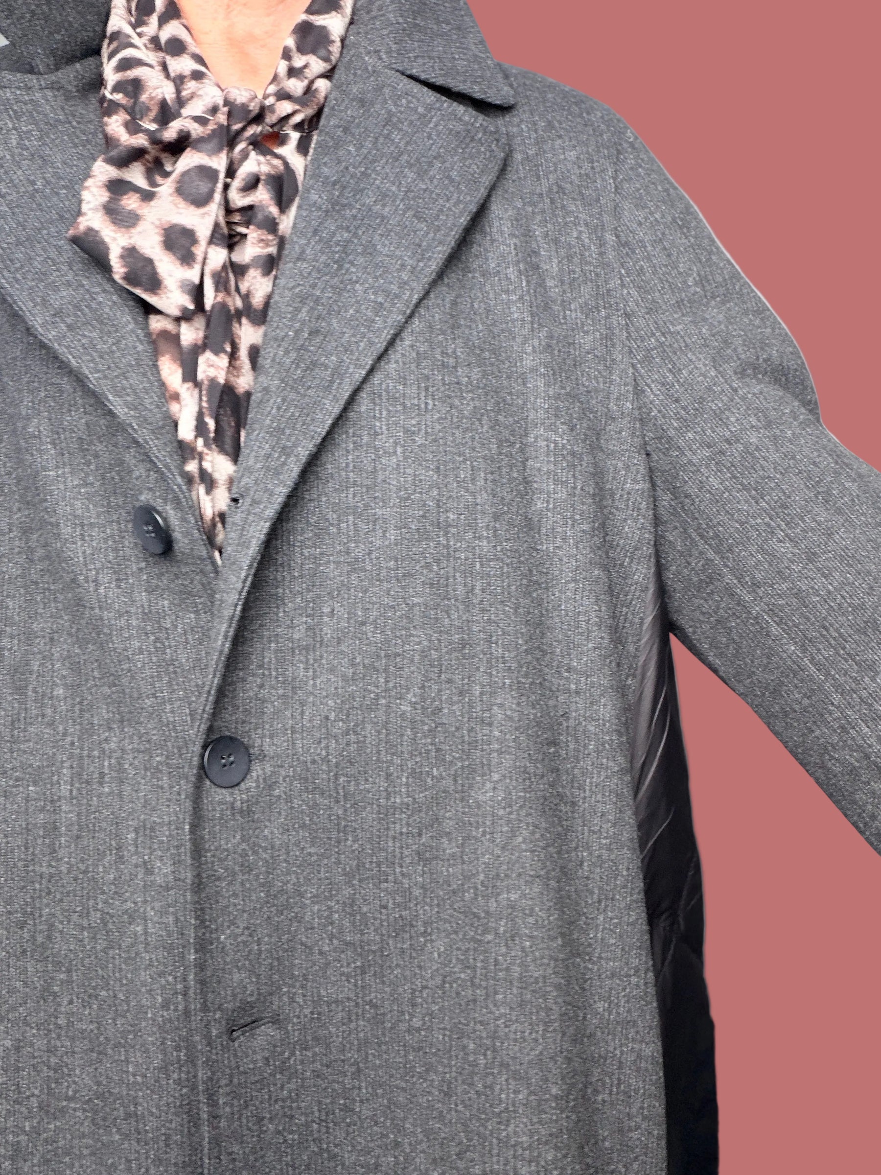 Cappotto lungo grigio con maniche trapuntate Female