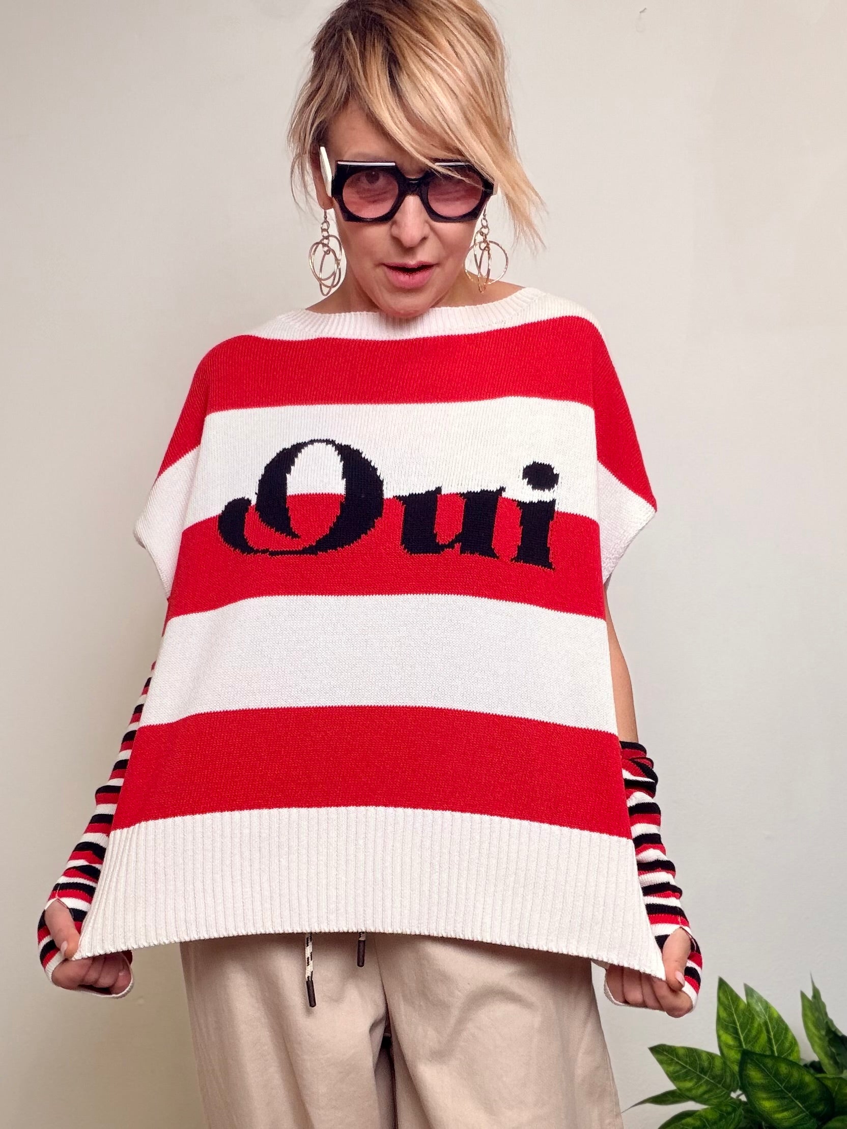 Maglia oversize a righe larghe con scritta "Oui" e manicotti abbinati
