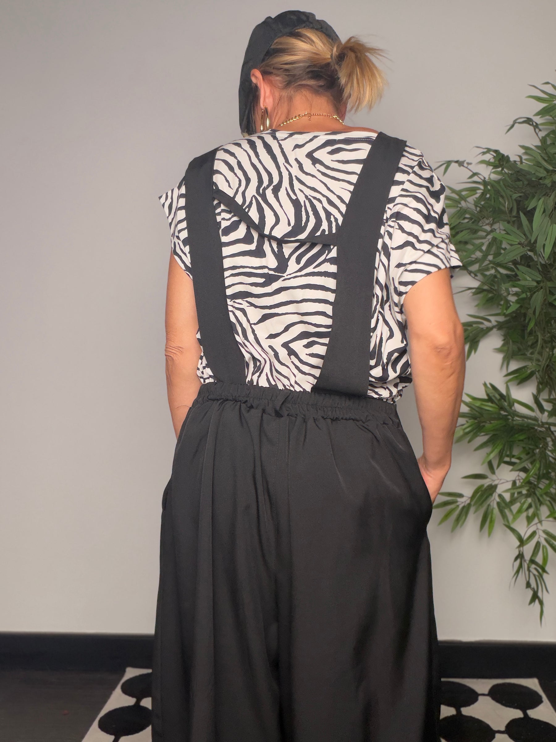 Pantalone Salopette con Bretelle Wide Leg —
