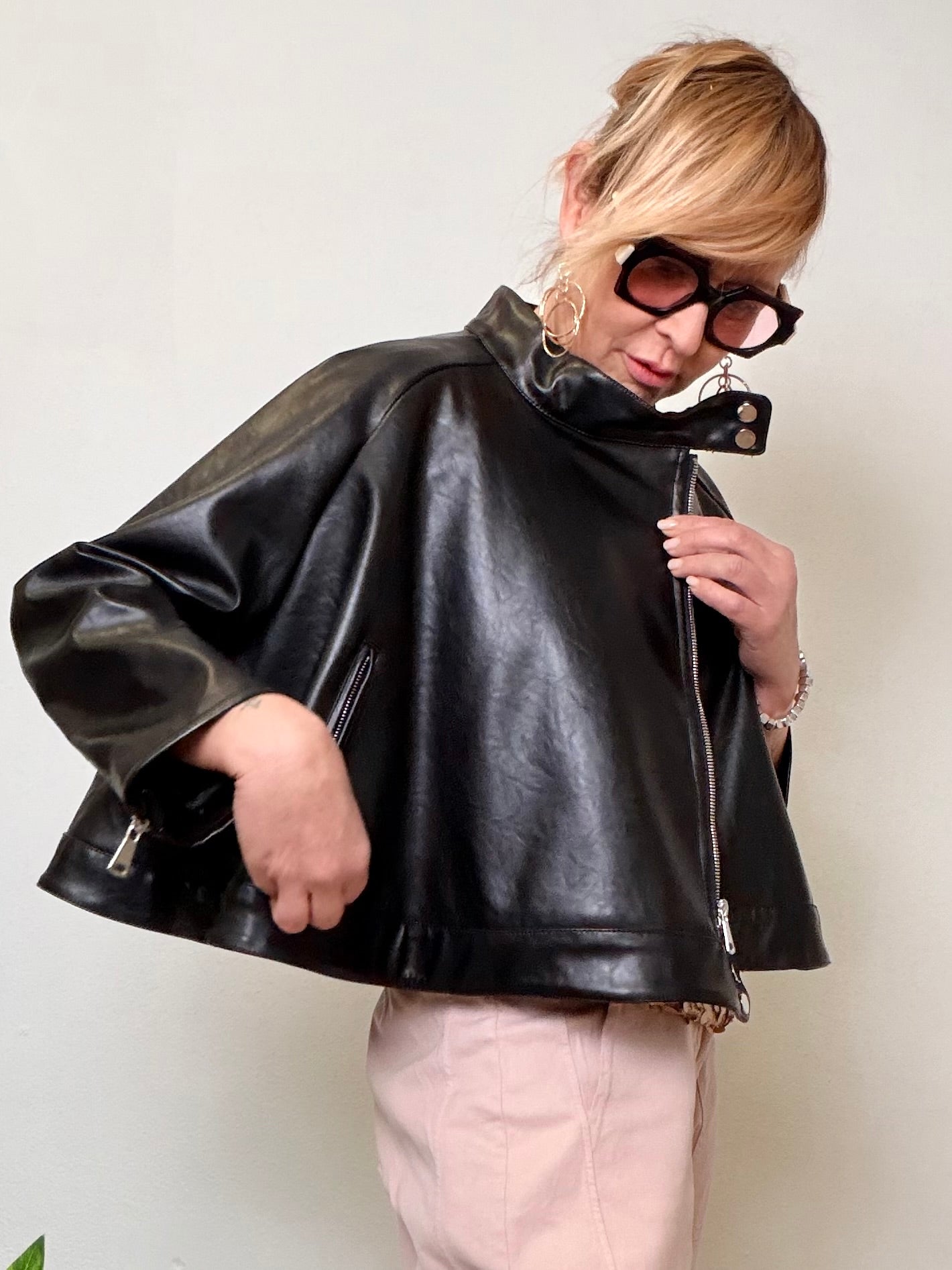 Giacca-mantella corta in ecopelle