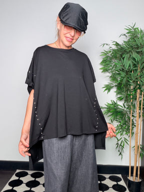 T-Shirt Oversize Maxi con Borchie Laterali — Bianco / Nero