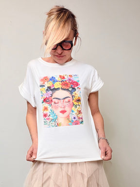T-shirt bianca in cotone con stampa artistica Frida Kahlo