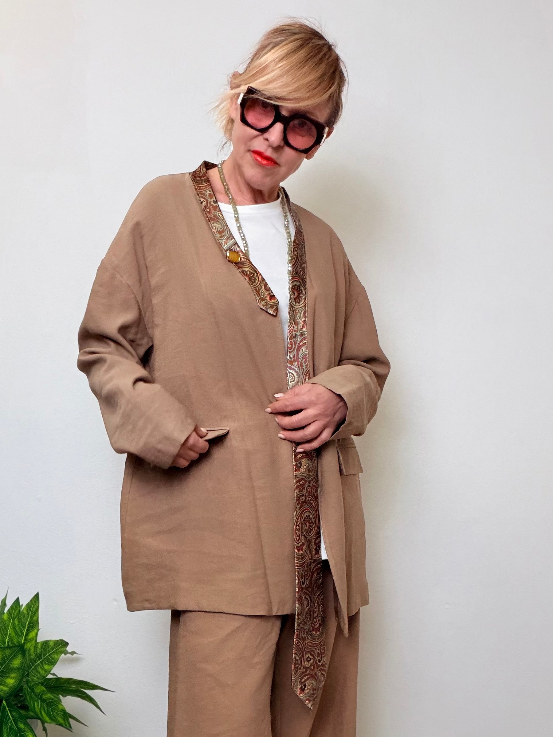 Giacca con Cravatta Integrata