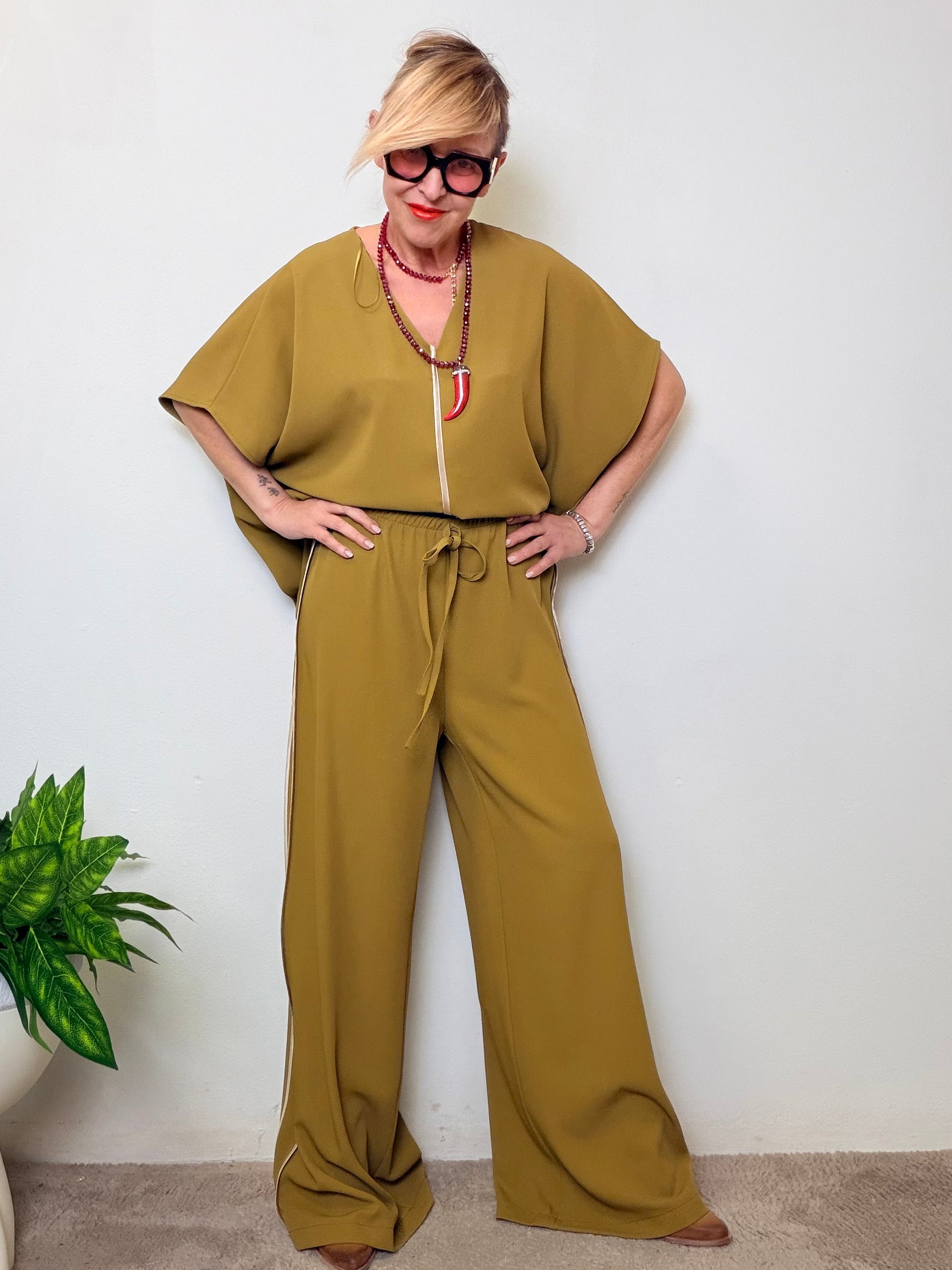 Pantalone palazzo con profili a contrasto