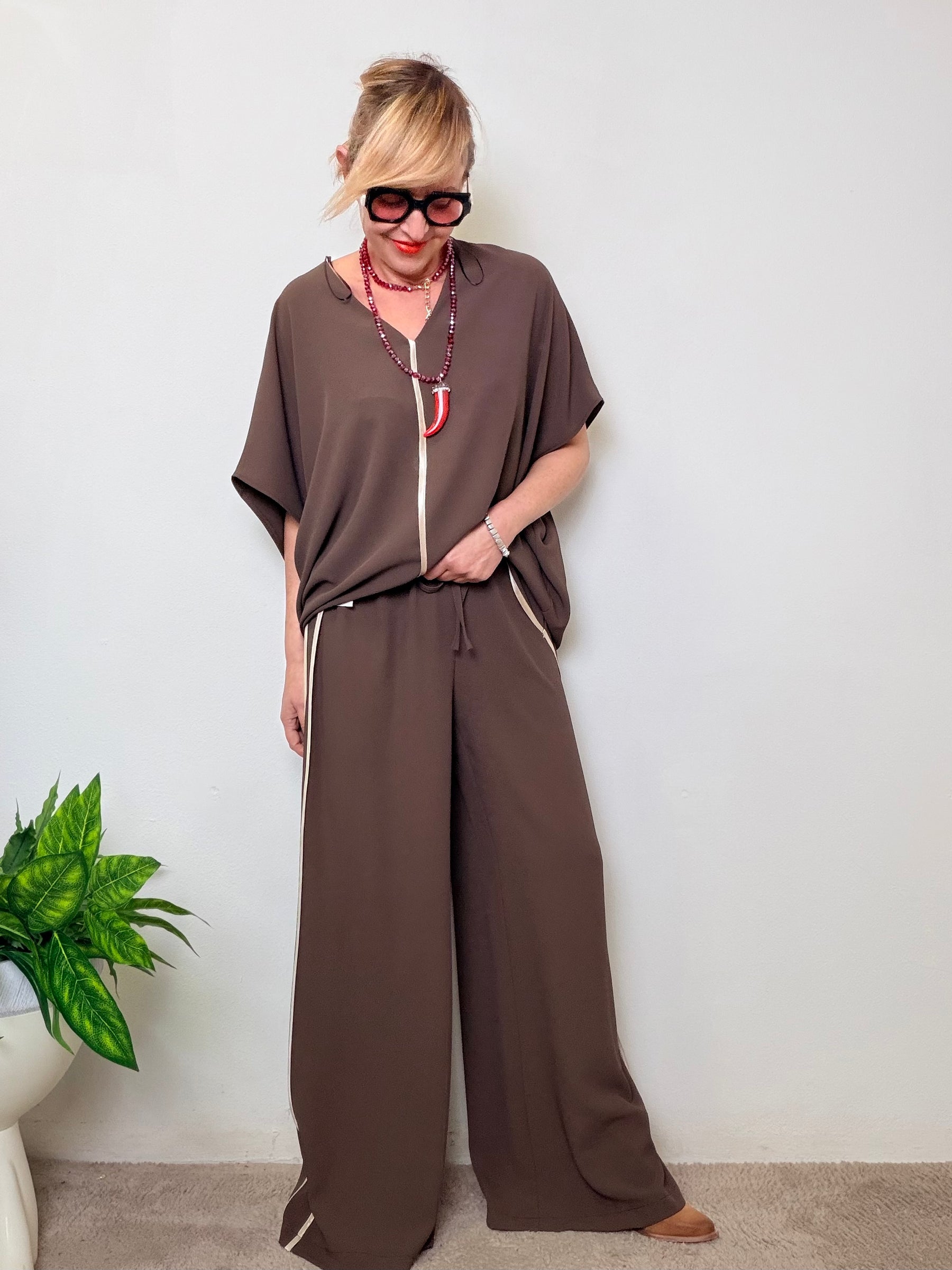 Pantalone palazzo con profili a contrasto