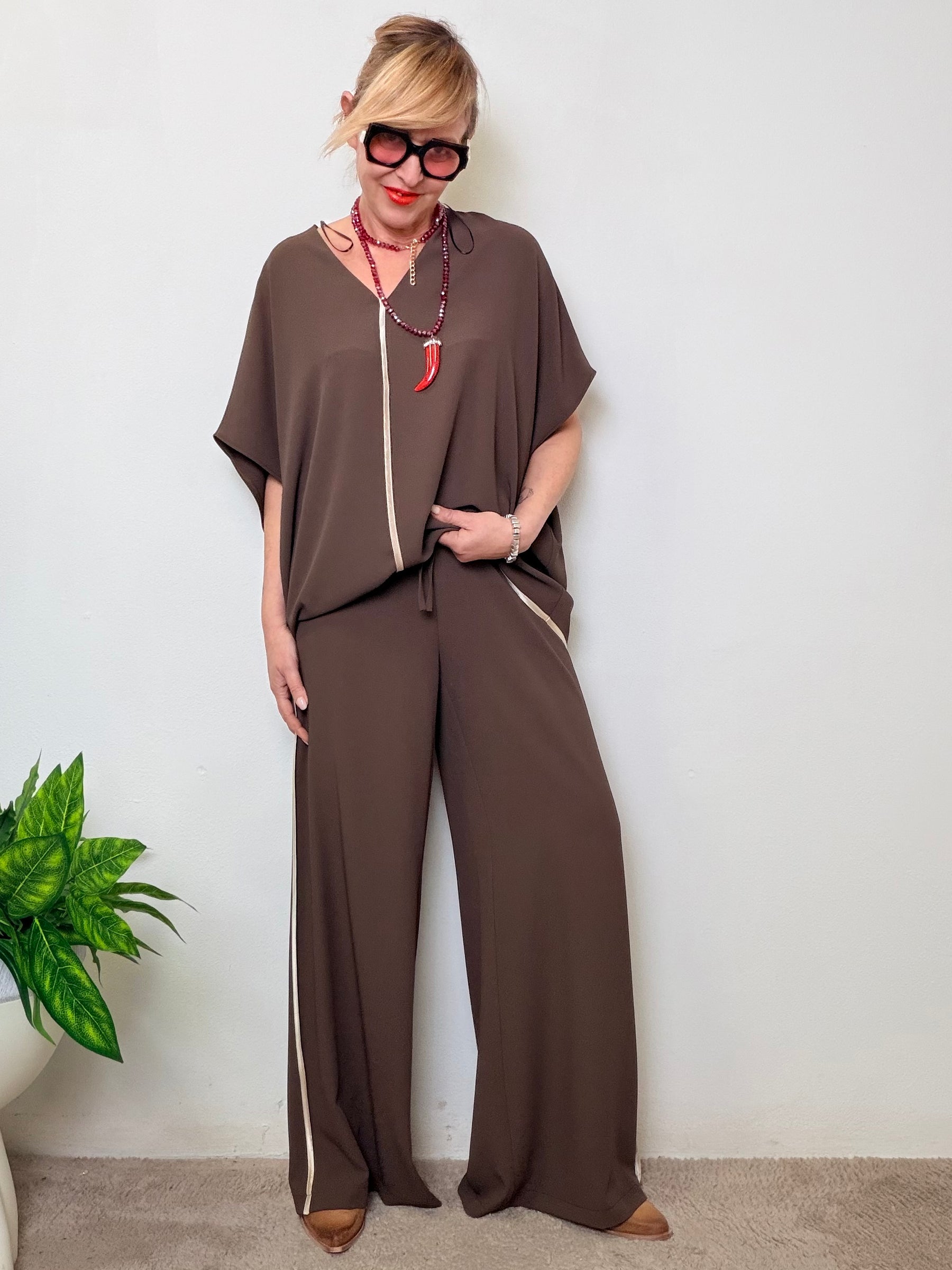 Pantalone palazzo con profili a contrasto