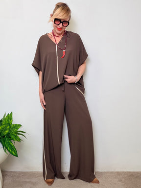 Pantalone palazzo con profili a contrasto