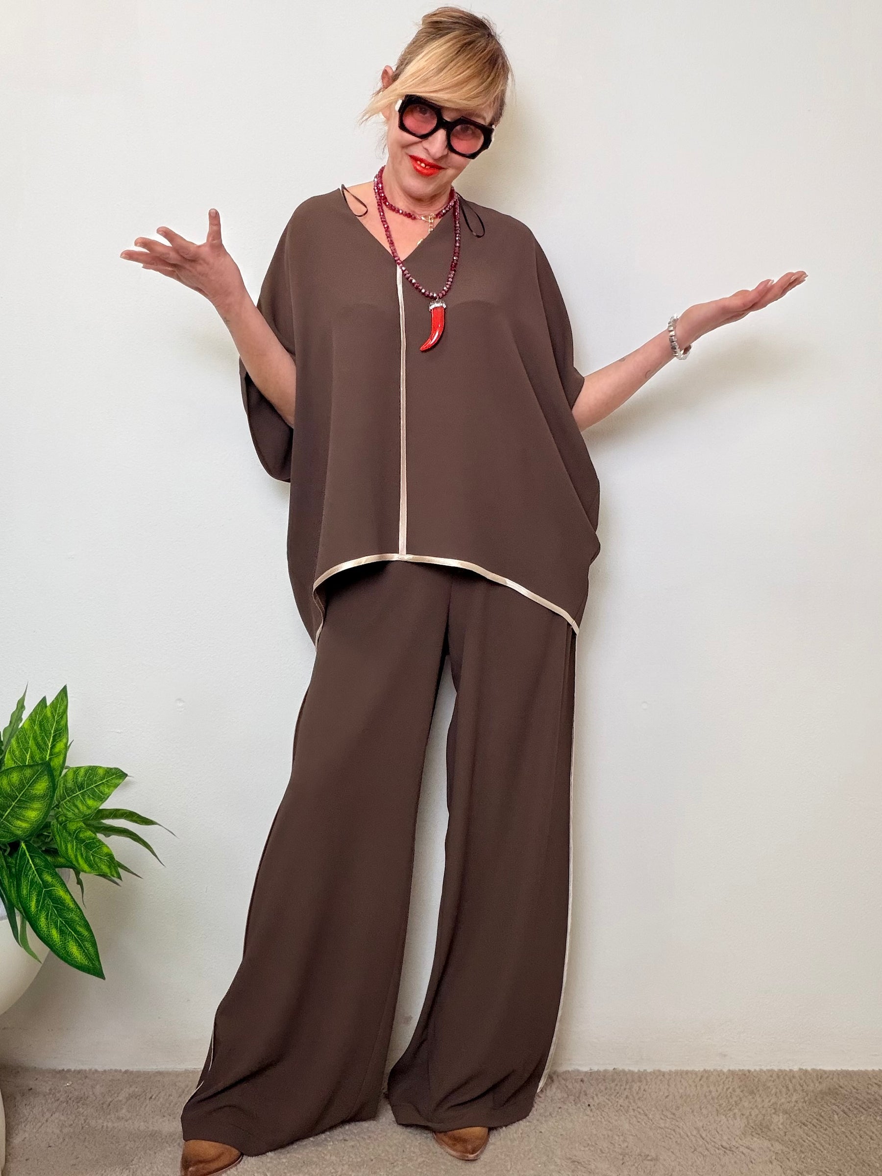 Pantalone palazzo con profili a contrasto