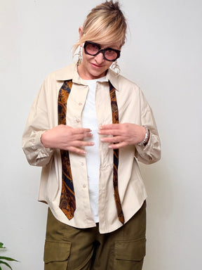 Camicia Oversize Beige con Foulard Vintage