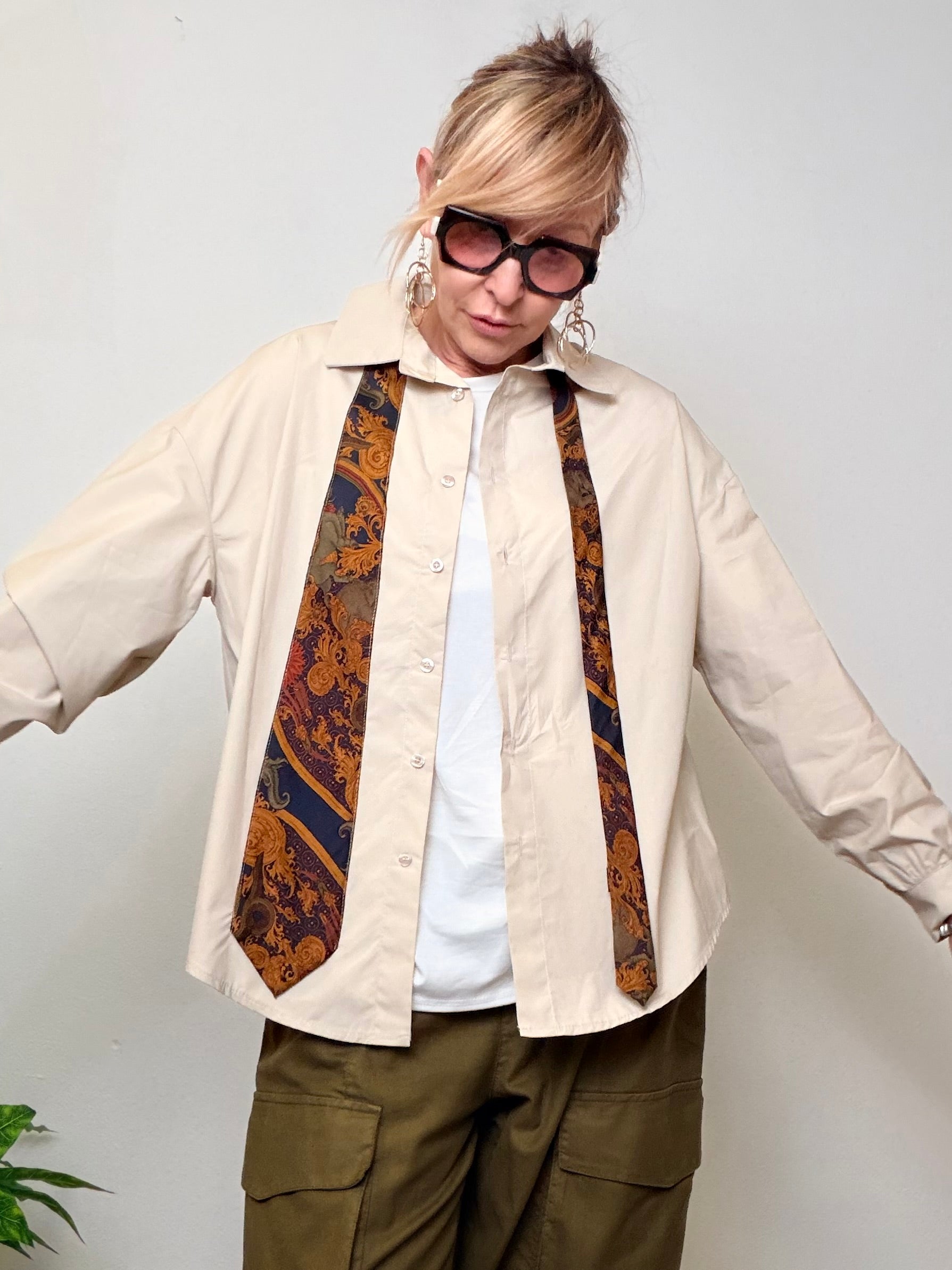 Camicia Oversize Beige con Foulard Vintage