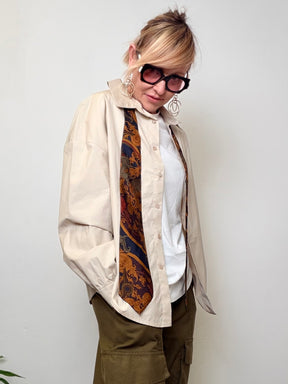 Camicia Oversize Beige con Foulard Vintage