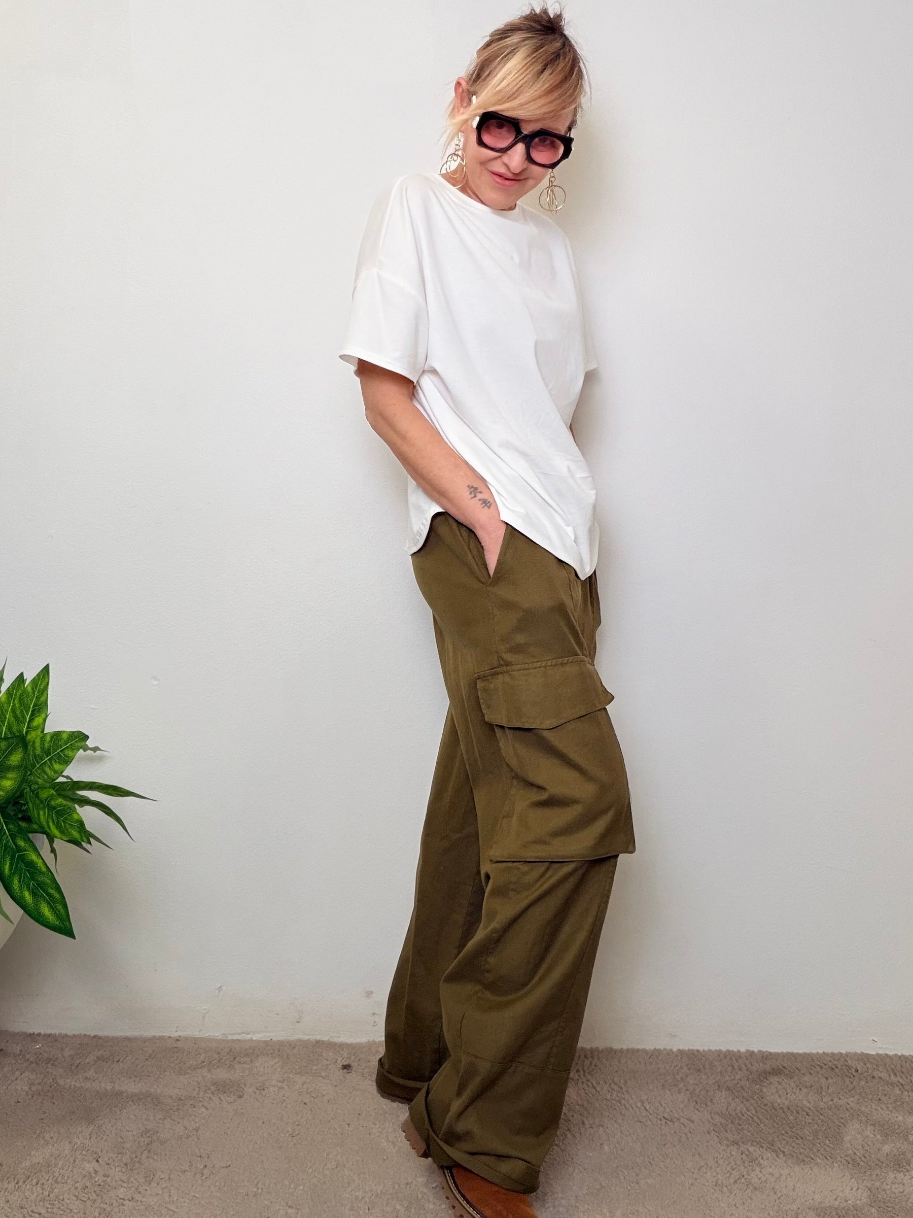 Pantaloni Cargo Verde Militare con Cintura a Corda