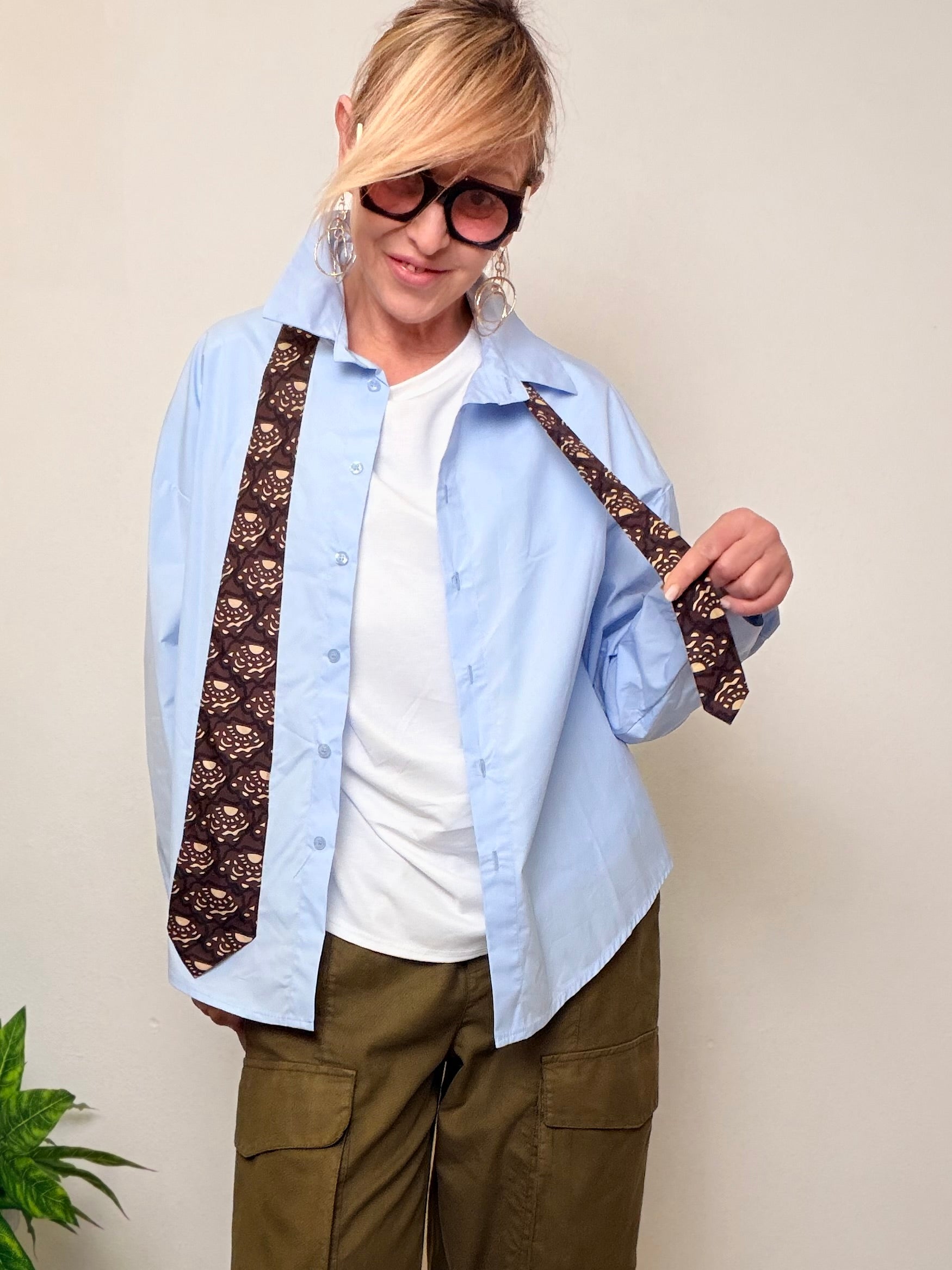 Camicia Oversize Beige con Foulard Vintage