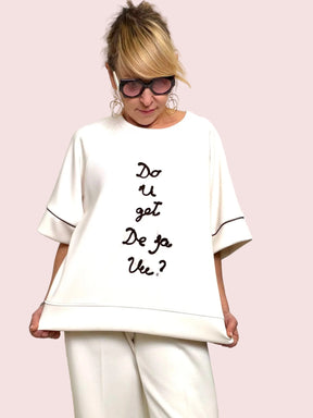 Maglia Oversize Bianca "Do u get Deja Vu?" con Ricamo
