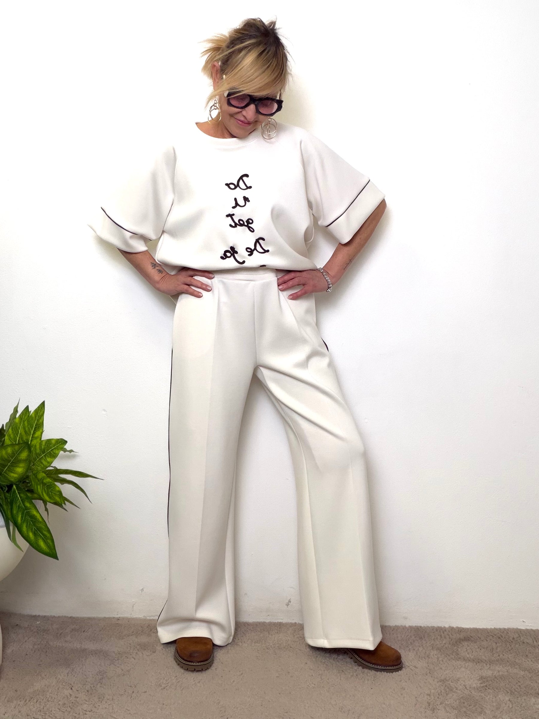 Maglia Oversize Bianca "Do u get Deja Vu?" con Ricamo