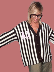 Cardigan Souvenir a righe rosa e scure con scollo a V e bottoni