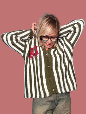 Cardigan Souvenir a righe chiare e scure con maniche ampie e chiusura a bottoni