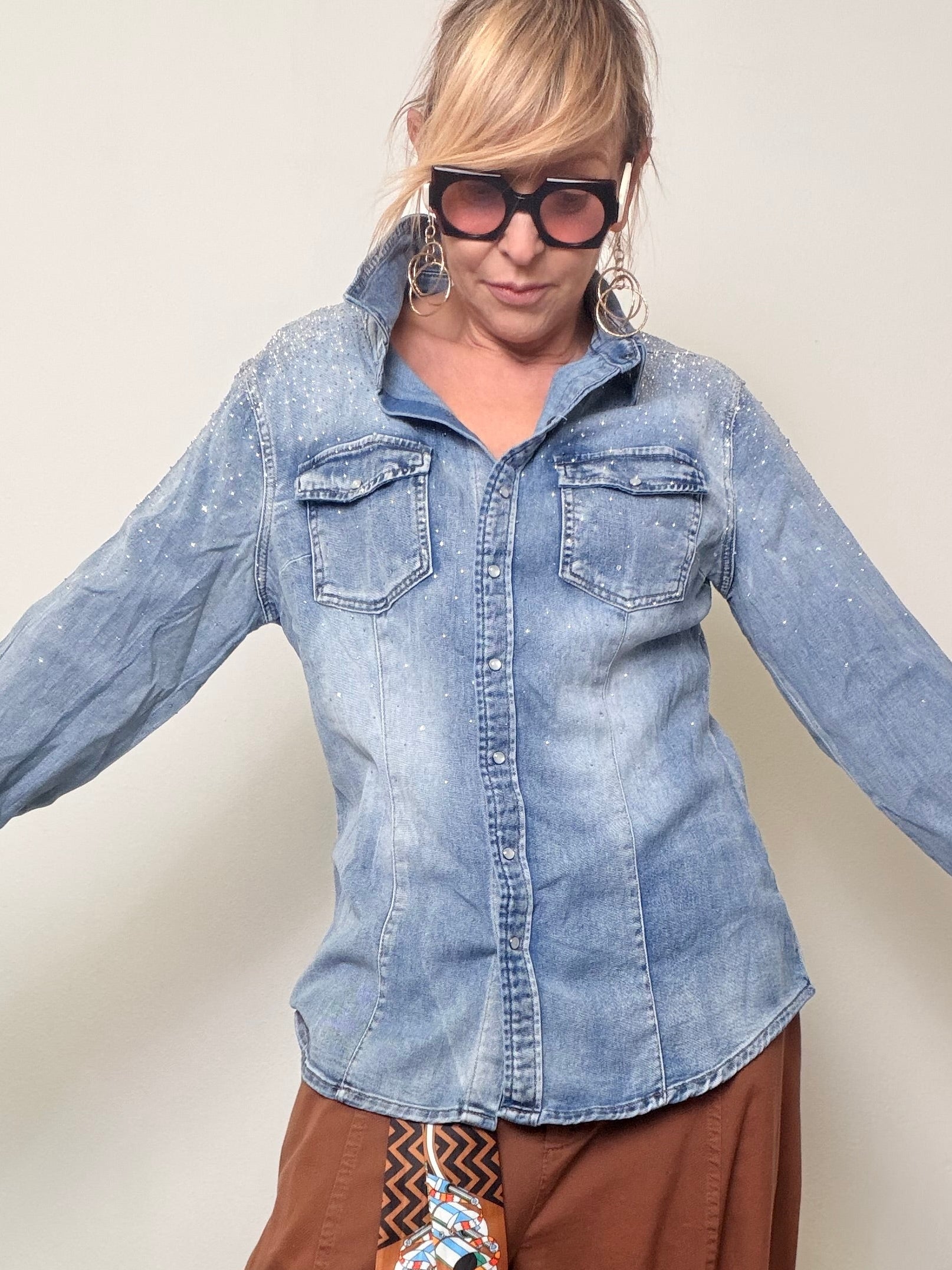 Camicia Jeans Azzurra con Applicazioni di Strass