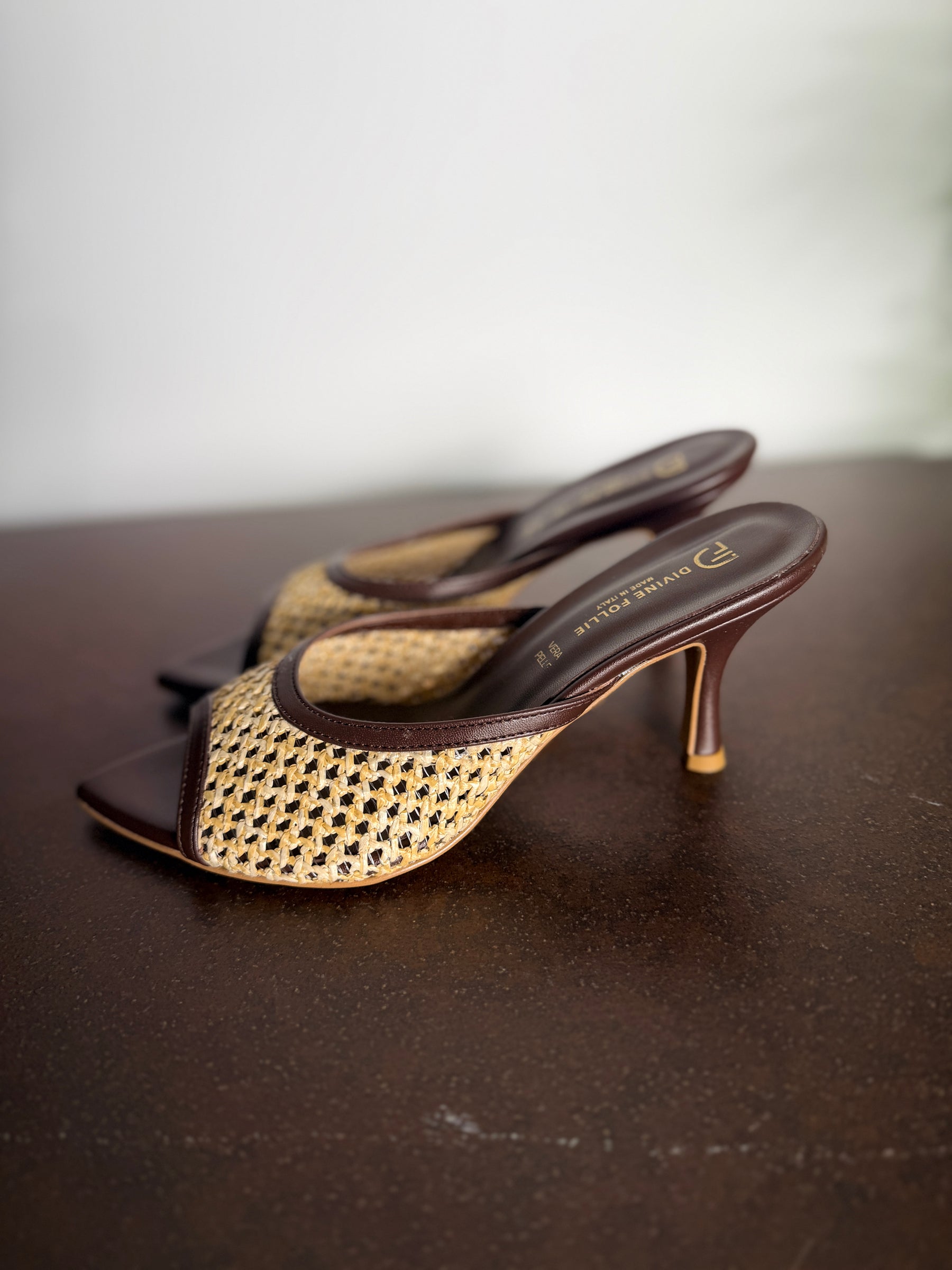Mule Tacco Rafia e Pelle Open Toe — Divine Follie