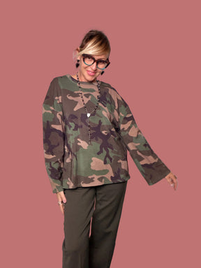 Maglia Female a fantasia mimetica con scollo tondo e linea morbida